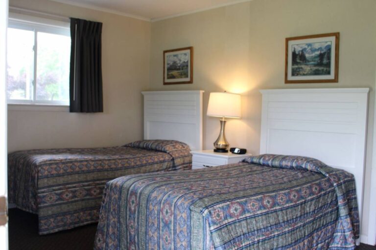 The Edmonton Motel - Edmonton Room