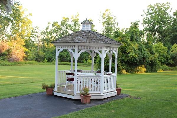The Cottage - The private gazebo is reserved for our guests of the Cottage